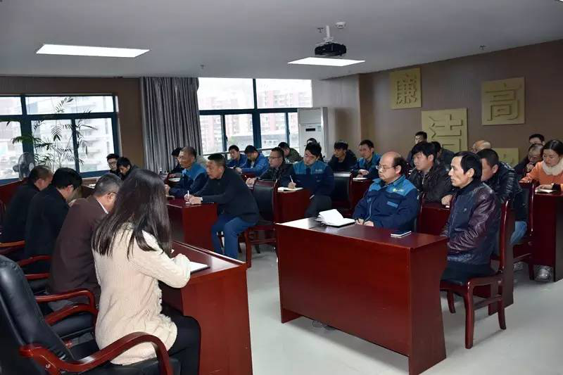 集團(tuán)組織學(xué)習(xí)省紀(jì)委&ldquo;一通報(bào)一評(píng)論&rdquo;的通知》等文件精神