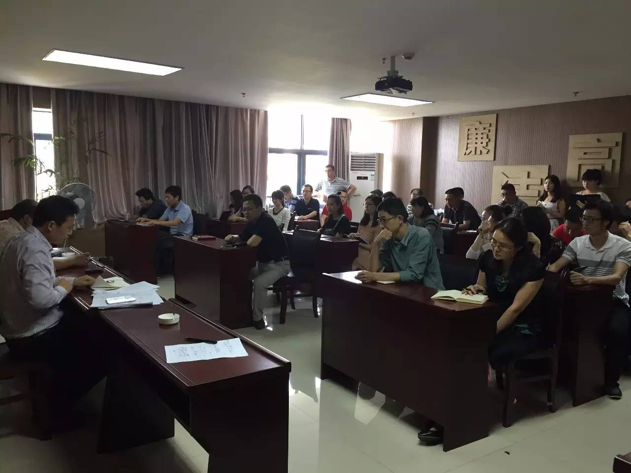 金開集團(tuán)組織傳達(dá)學(xué)習(xí)紀(jì)委相關(guān)文件精神