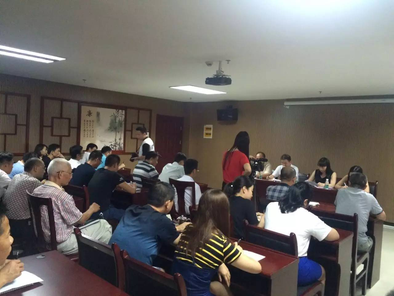 堅守底線   不越紅線