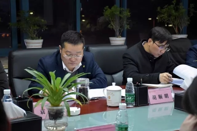 金開集團(tuán)黨委召開2016年度領(lǐng)導(dǎo)班子民主生活會(huì)