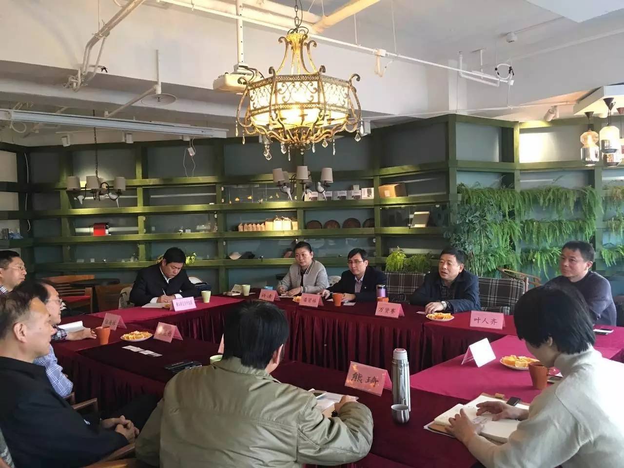 主動走出去  積極引進來