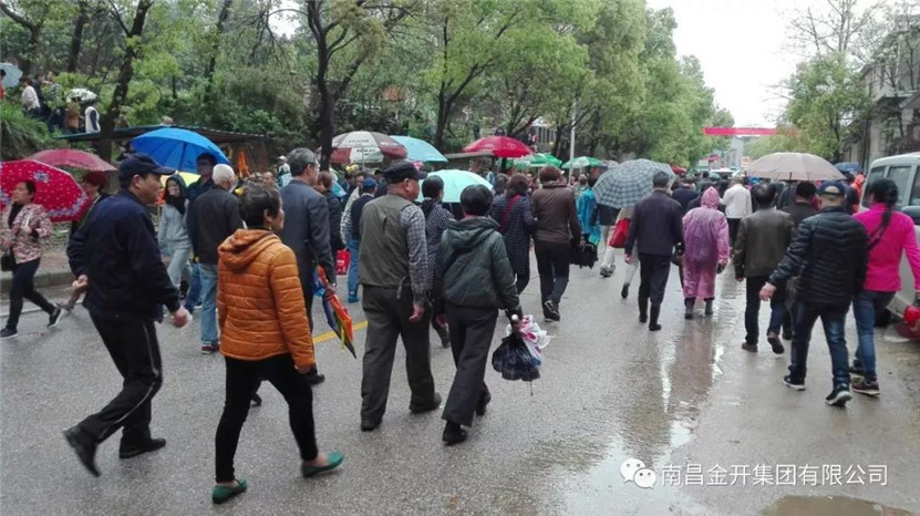 精心部署，管護(hù)公司圓滿完成清明祭掃周邊環(huán)境整治工作