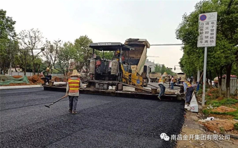雙港東大街北段完成底層瀝青攤鋪工作