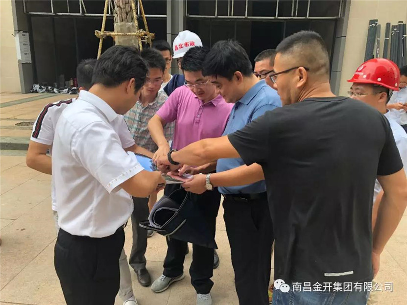 贛江新區(qū)黨工委專職副書記占勇現(xiàn)場(chǎng)調(diào)研綠創(chuàng)發(fā)展綜合體