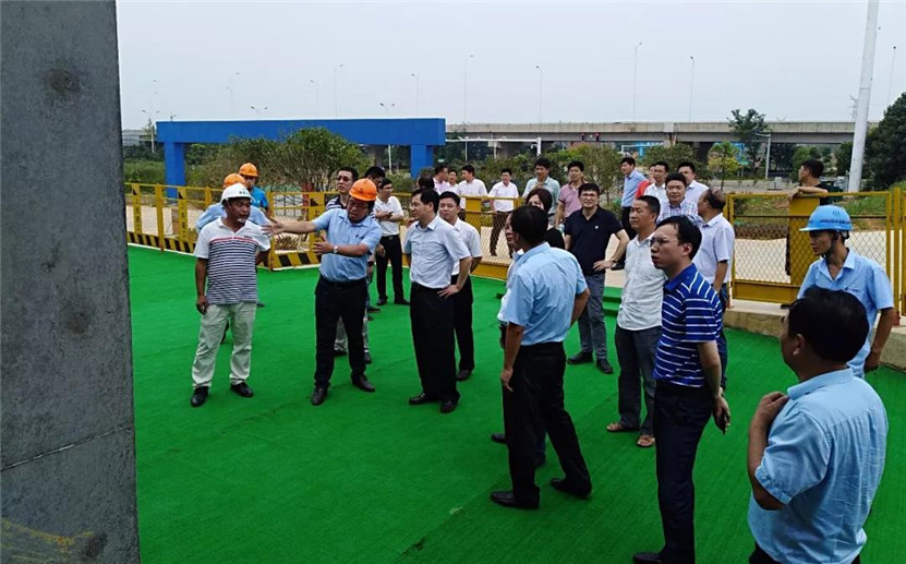 贛江新區(qū)管委會(huì)副主任熊一江現(xiàn)場(chǎng)調(diào)度儒樂湖新城在建項(xiàng)目