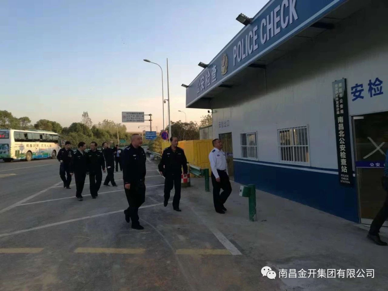 省公安廳治安總隊(duì)一行調(diào)研昌九高速南昌北公安檢查站工程