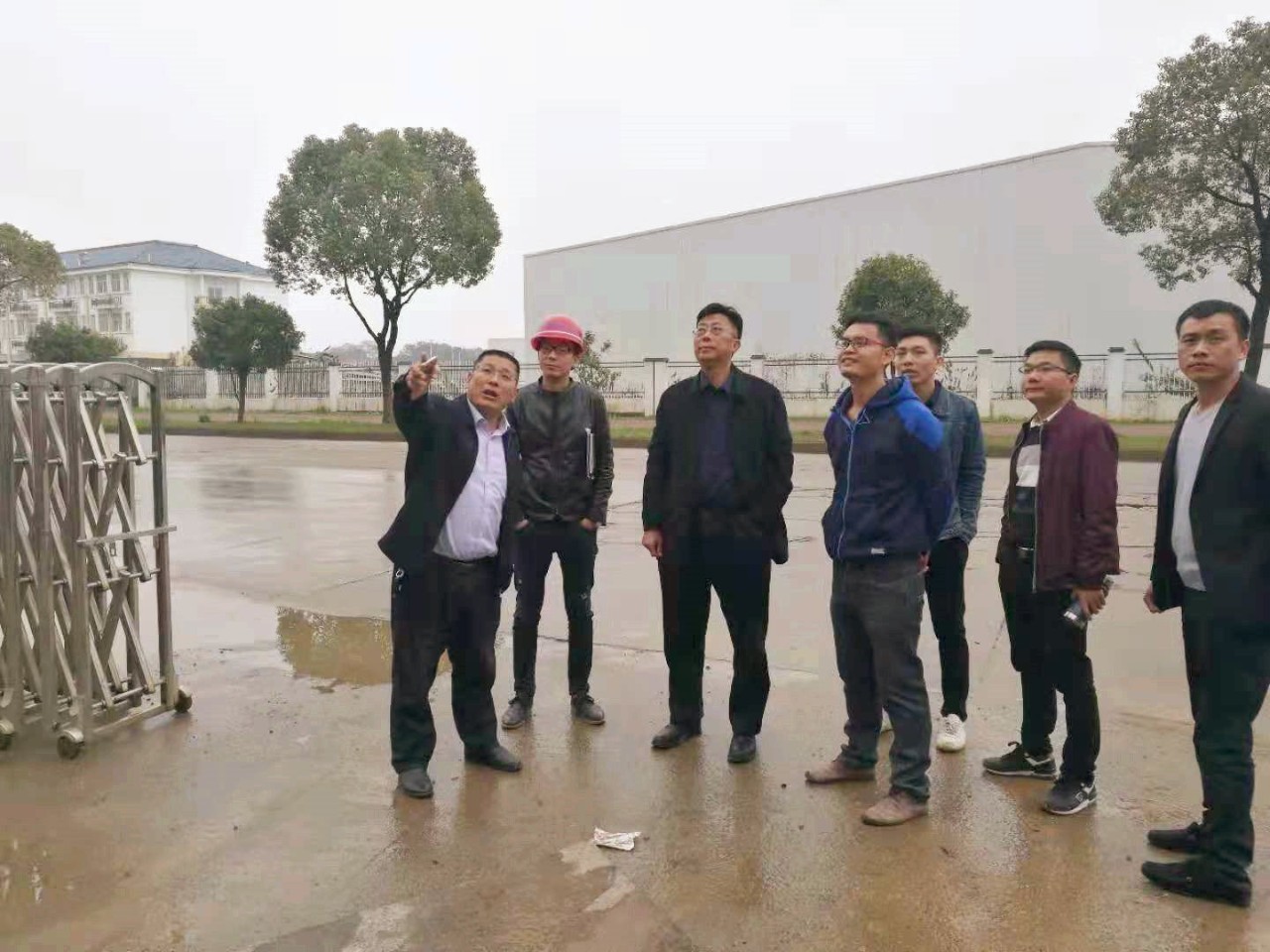 金開集團(tuán)高管前往農(nóng)牧民安置房進(jìn)行專題調(diào)研