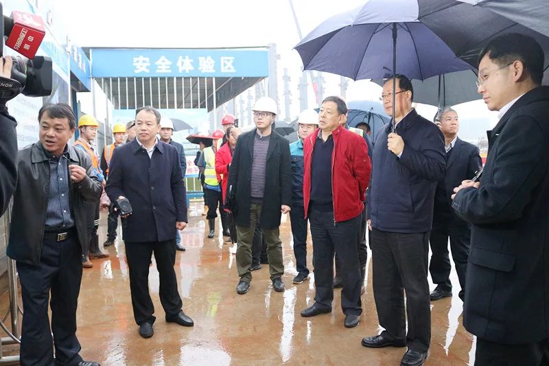 省委常委、常務(wù)副省長毛偉明前往中醫(yī)藥科創(chuàng)城進(jìn)行調(diào)研