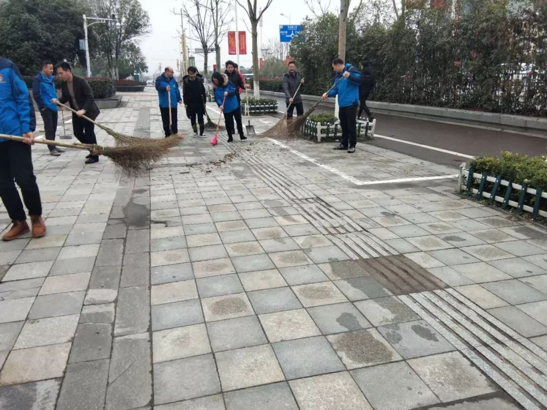 金開資本、工業(yè)地產(chǎn)公司開展文明城市環(huán)境衛(wèi)生大掃除活動 