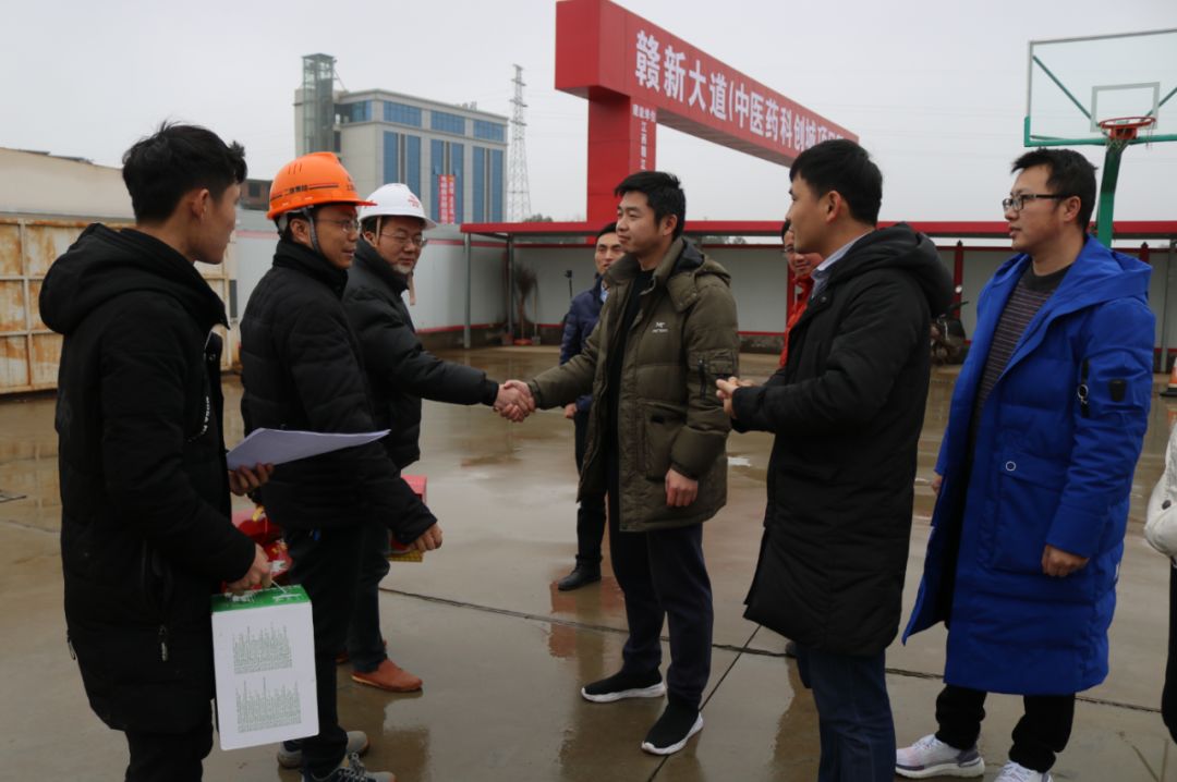 春節(jié)慰問到工地 歲寒情深暖人心 