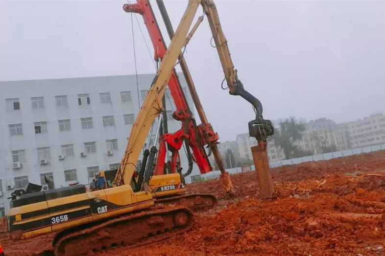 昌北第一學(xué)校（初中部）擴(kuò)建項目樁基礎(chǔ)首樁正式施工 