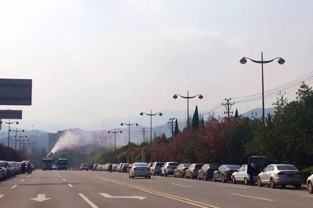 人機結(jié)合清掃保潔 有效抑制道路揚塵