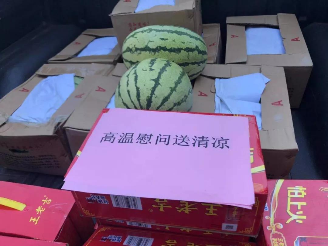 一份清涼，一聲問(wèn)候&mdash;&mdash;物業(yè)公司開(kāi)展&ldquo;高溫送清涼&rdquo;慰問(wèn)