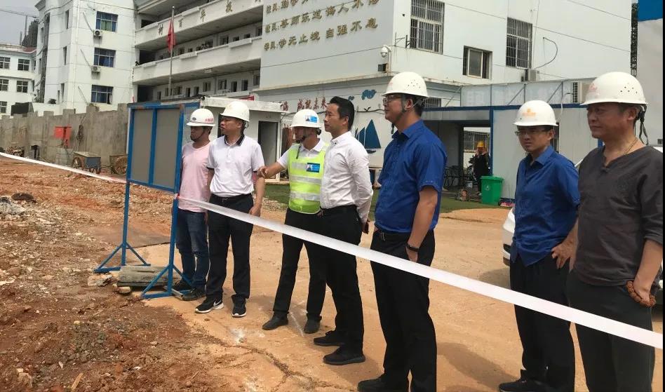 集團(tuán)副總經(jīng)理熊愛(ài)華現(xiàn)場(chǎng)調(diào)研正合公司在建項(xiàng)目