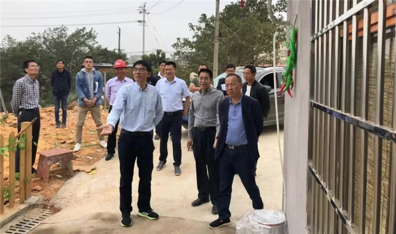 區(qū)社發(fā)局現(xiàn)場調(diào)度黃家湖上湖湖體綜合整治工程