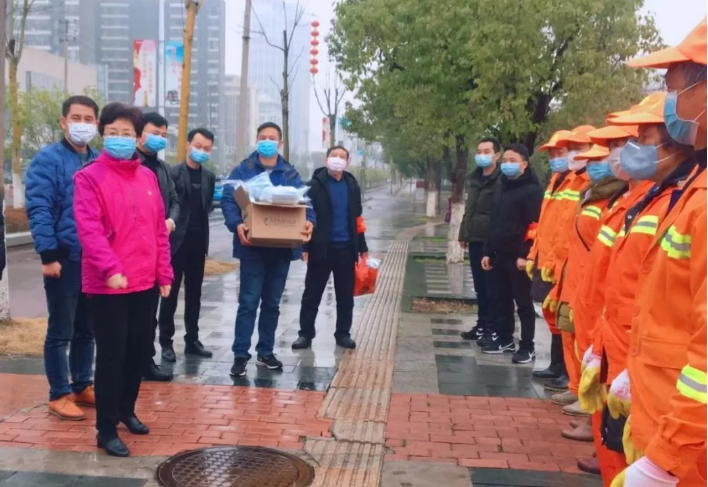 區(qū)工委委員、管委會副主任王勵帶隊看望一線環(huán)衛(wèi)工人