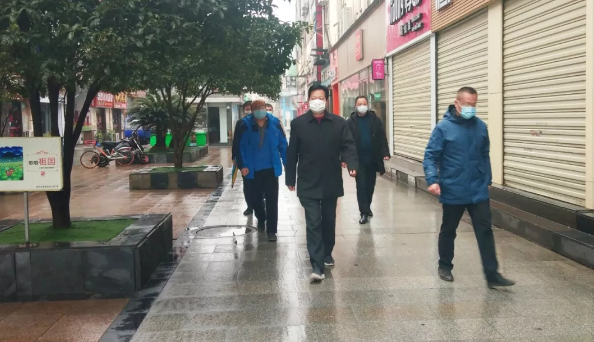 集團黨委書記、董事長謝榮華一行前往紫荊路步行街指導(dǎo)