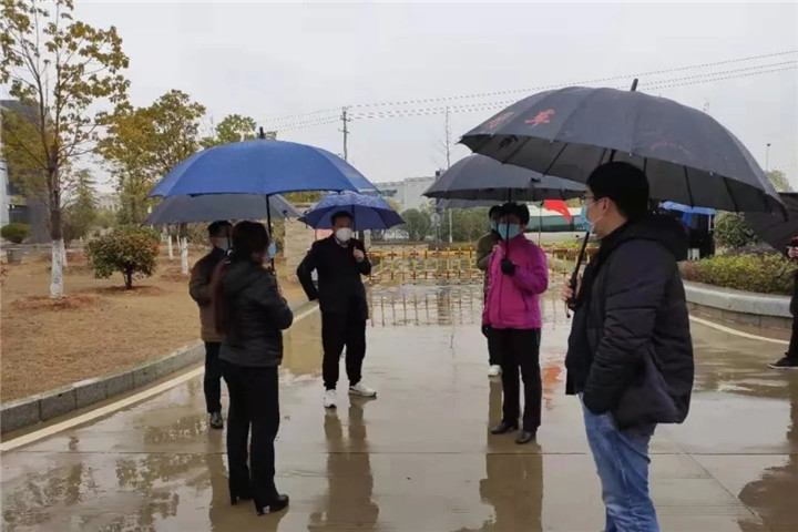 區(qū)管委會(huì)副主任王勵(lì)深入電子信息產(chǎn)業(yè)園部署疫情防控工作