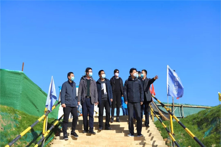 集團(tuán)董事長(zhǎng)謝榮華帶隊(duì)調(diào)研集團(tuán)建筑工地復(fù)工情況