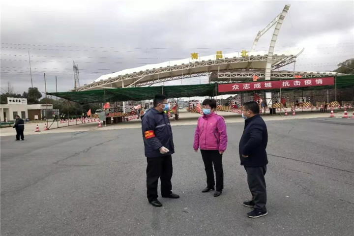 區(qū)工委管委會(huì)副主任王勵(lì)帶隊(duì)前往南昌北收費(fèi)站卡點(diǎn)檢查