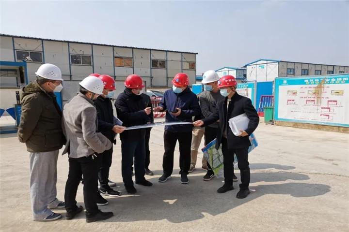 集團董事長謝榮華調研金贛服務中心項目建設進展
