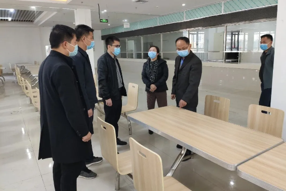 總經濟師全面檢查中小企業(yè)園園區(qū)食堂和智能制造產業(yè)園