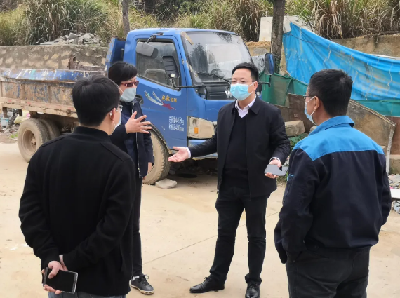 集團(tuán)副總經(jīng)理胡許亮深入豫章、昌麥采石場現(xiàn)場調(diào)研