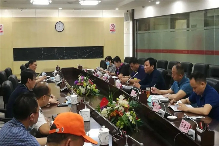 市城管局黨委委員吳軍一行調(diào)研金開集團環(huán)衛(wèi)作業(yè)運行情況