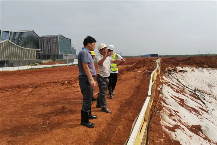 日夜堅(jiān)守保安全，連續(xù)作戰(zhàn)顯擔(dān)當(dāng)