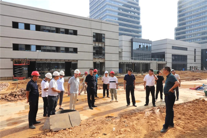 謝榮華調(diào)研技術協(xié)同創(chuàng)新園（一期）及幸福河西側(cè)截污工程
