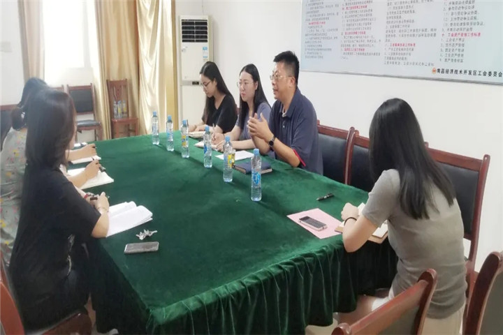 集團(tuán)副總經(jīng)理、工會主席袁扣華帶隊前往區(qū)工會拜訪交流