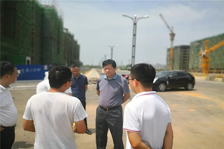 董事長謝榮華前往儒樂湖片區(qū)調度24公里污水管網建設推進情