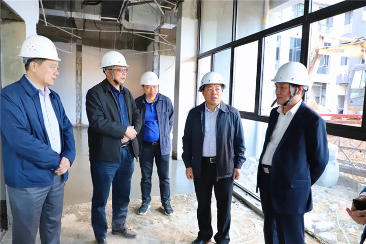 區(qū)黨工委副書記、管委會主任于立山調(diào)研經(jīng)開區(qū)人民醫(yī)院