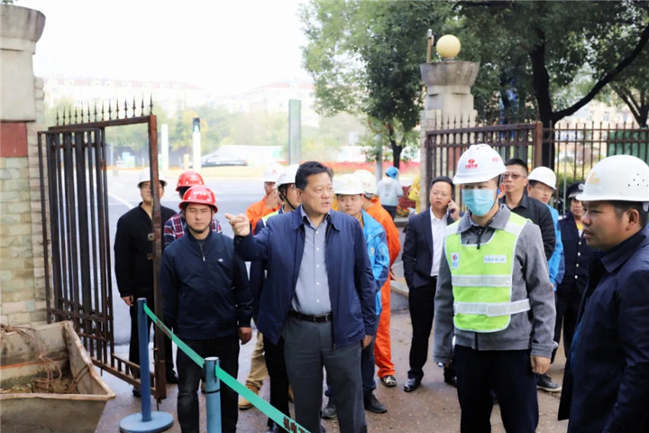 董事長謝榮華實(shí)地調(diào)研城市建管十大提升項(xiàng)目建設(shè)情況