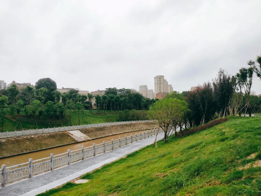 龍?zhí)端蛟旖?jīng)開宜居宜民、休閑娛樂一體化風(fēng)景線