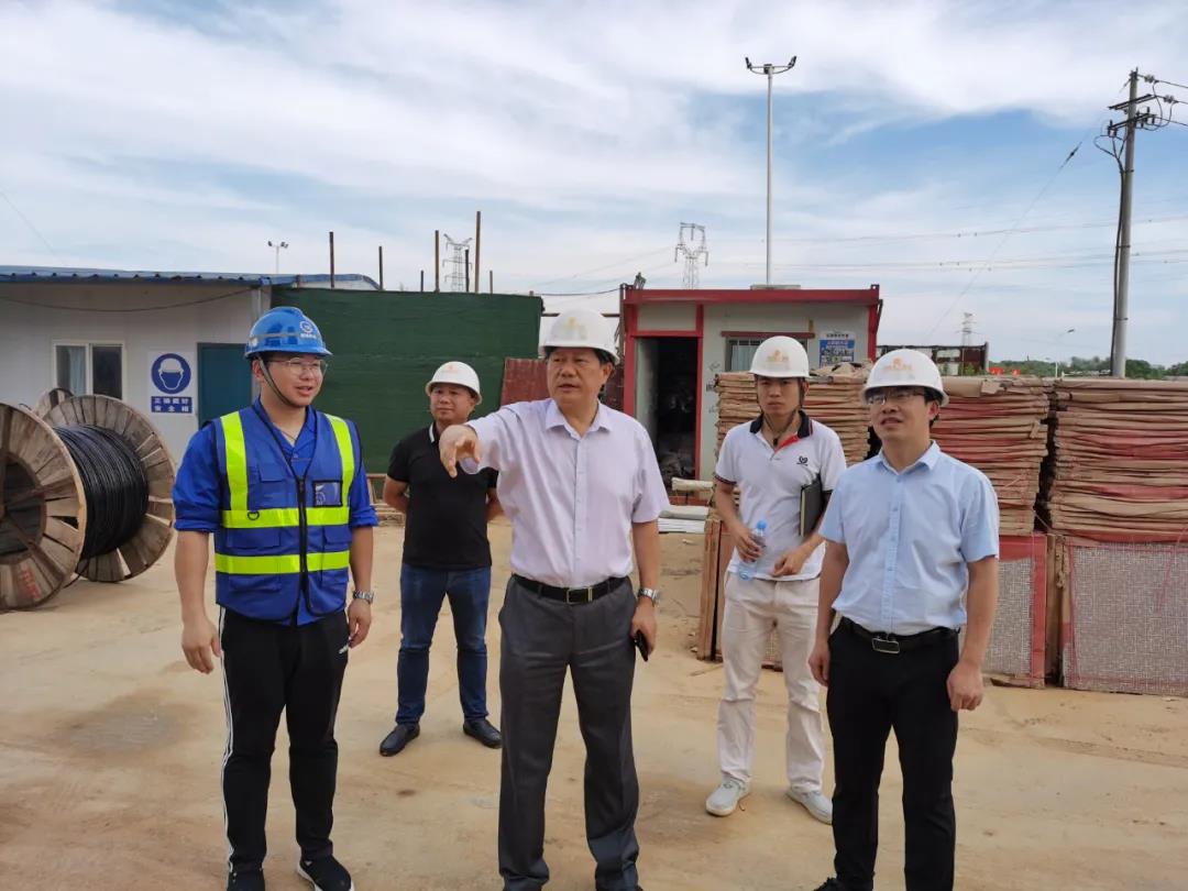 董事長謝榮華深入集團(tuán)重大重點(diǎn)項(xiàng)目調(diào)研