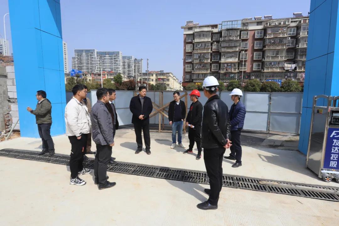 集團(tuán)黨委書記、董事長謝榮華調(diào)度集團(tuán)重大重點建設(shè)項目