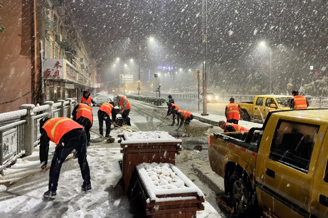 管護(hù)公司全力開展除雪保暢工作