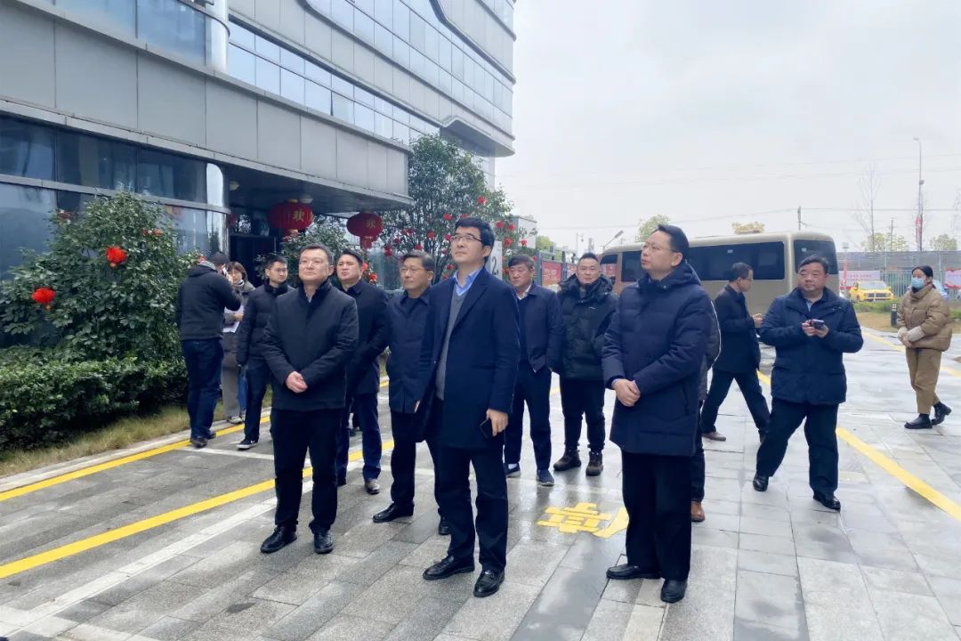 區(qū)管委會(huì)副主任賀敏率隊(duì)前往上饒經(jīng)開區(qū)考察學(xué)習(xí)