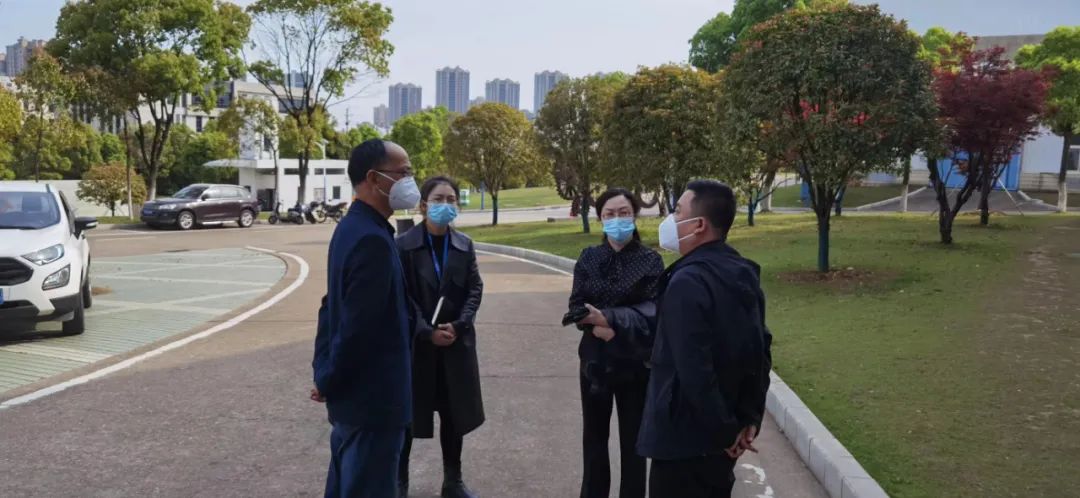 鐘序輝實地察看園區(qū)企業(yè)疫情防控工作及生產(chǎn)經(jīng)營情況