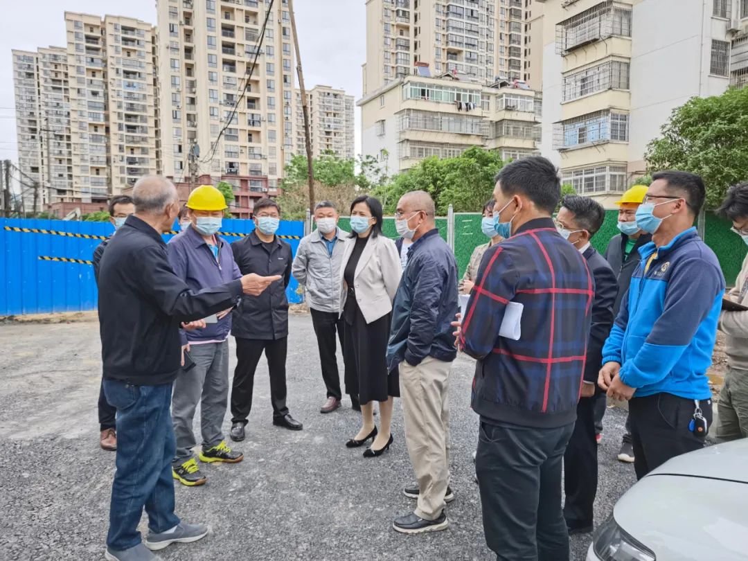 區(qū)黨工委委員、紀(jì)工委書記劉興實(shí)地督導(dǎo)集團(tuán)民生工程項(xiàng)目
