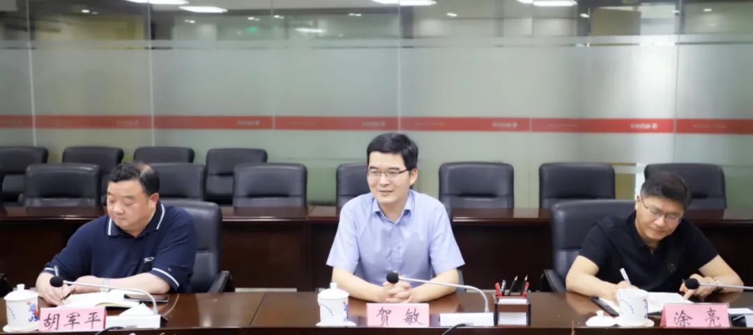 農發(fā)行省分行營業(yè)部黨委書記、總經(jīng)理鄭兵來我區(qū)調研交流