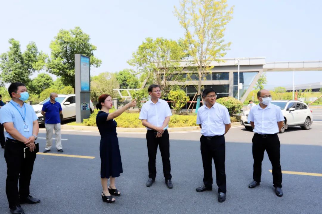 梅峰調(diào)研工業(yè)園區(qū)建設(shè)和閑置廠房盤活處置工作