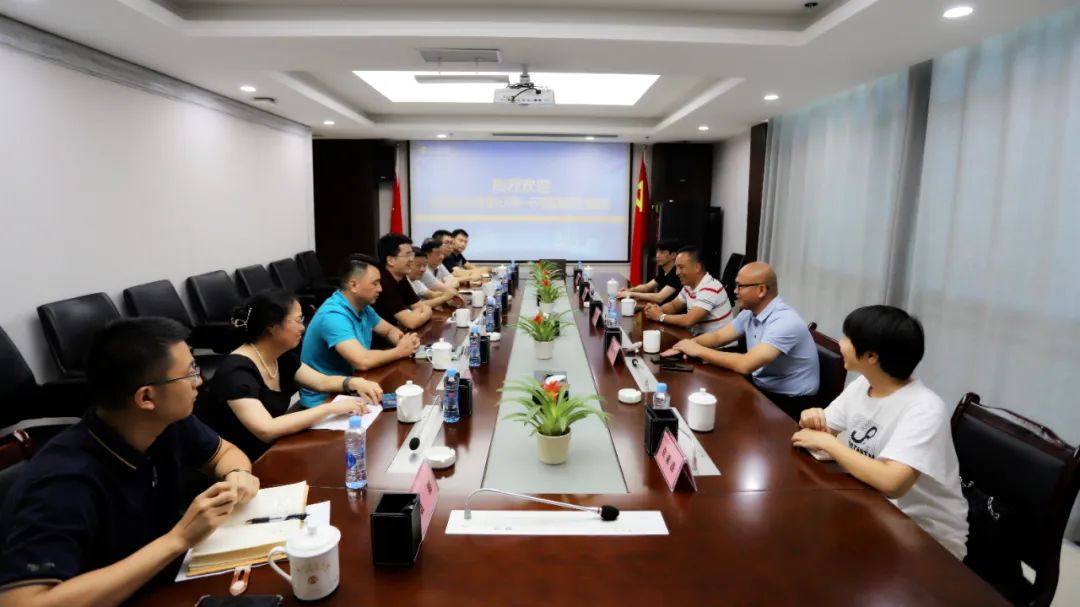 深圳同興達(dá)董事長(zhǎng)萬(wàn)鋒一行來(lái)我區(qū)交流座談