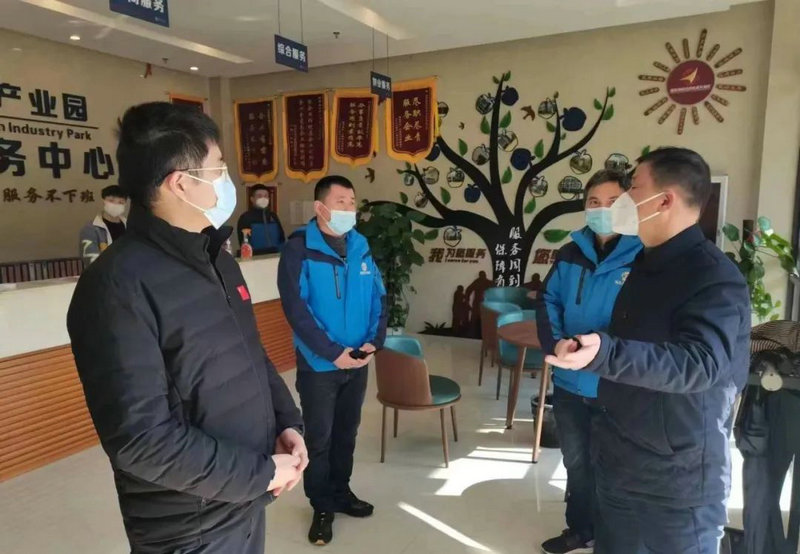 萬居易前往技術(shù)協(xié)同創(chuàng)新園和電子信息產(chǎn)業(yè)園調(diào)研