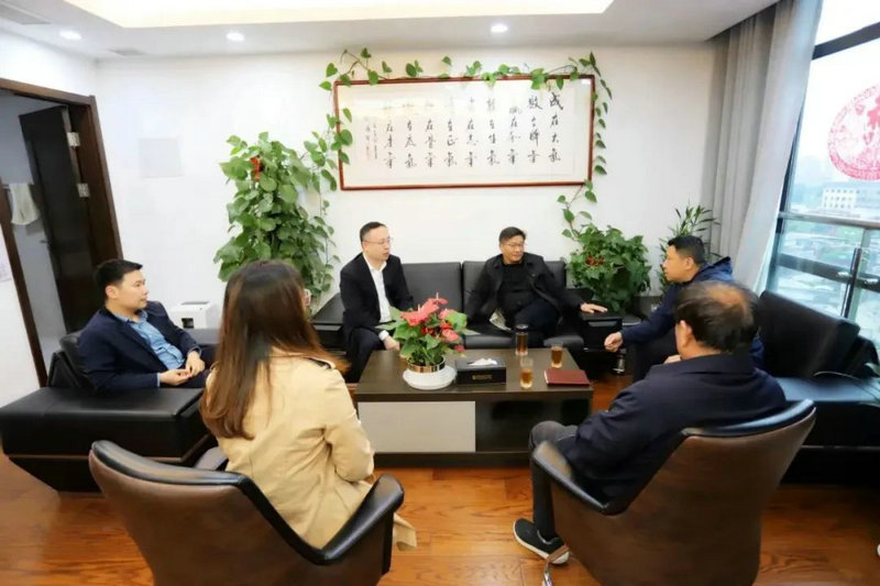 濱江賓館紀委書記、副總經(jīng)理胡志剛一行受邀來訪集團洽談