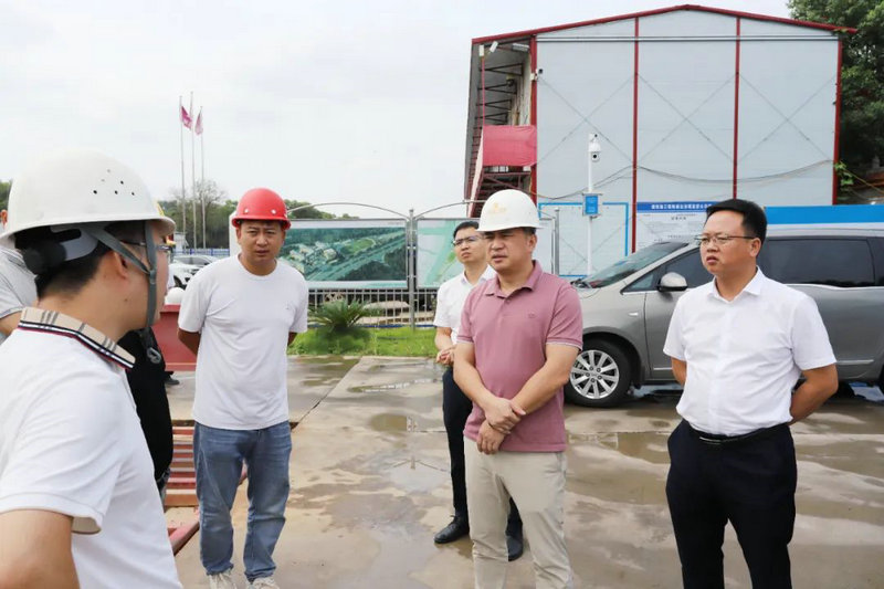 李茶根現(xiàn)場調(diào)度集團在建項目