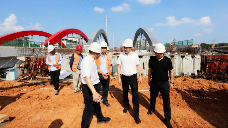 賀敏實(shí)地調(diào)研集團(tuán)重點(diǎn)項(xiàng)目建設(shè)情況