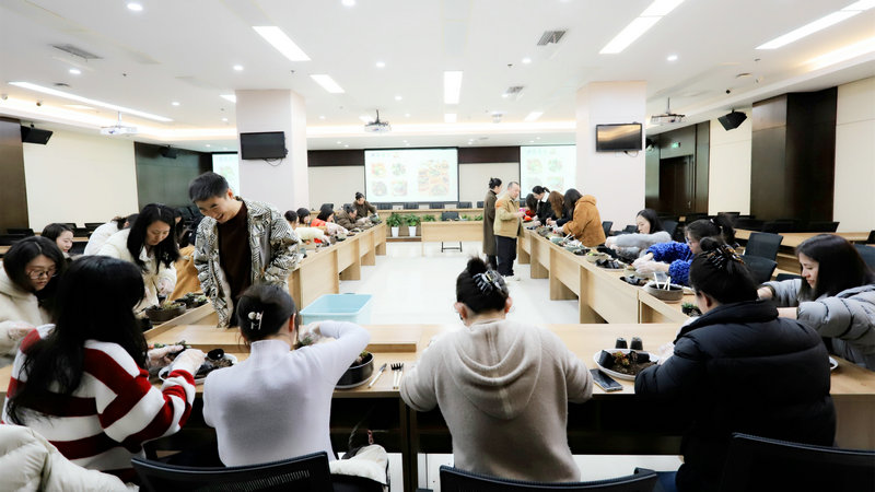 工會舉辦&ldquo;芳華常在&middot;笑靨如花&rdquo;三八婦女節(jié)多肉DIY創(chuàng)意活動