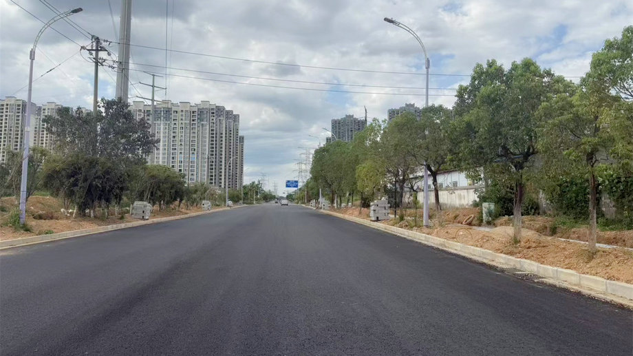 曰修路改造工程進(jìn)度過(guò)半，預(yù)計(jì)10月底全線通車(chē)